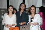 Neetu Kapoor at Sahchari foundation exhibition in Four Seasons on 1st March 2012 (98).JPG